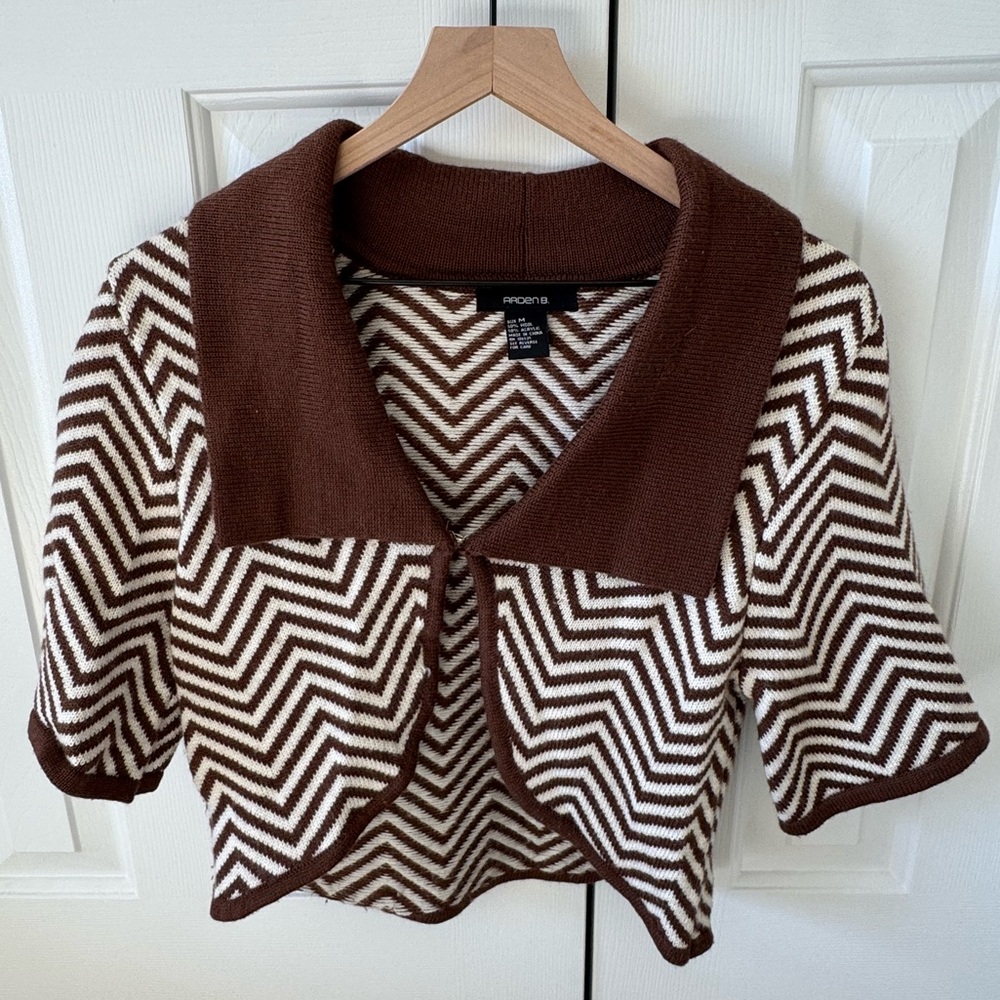 Brown and white chevron cardigan with a retro vibe #retrocardigan